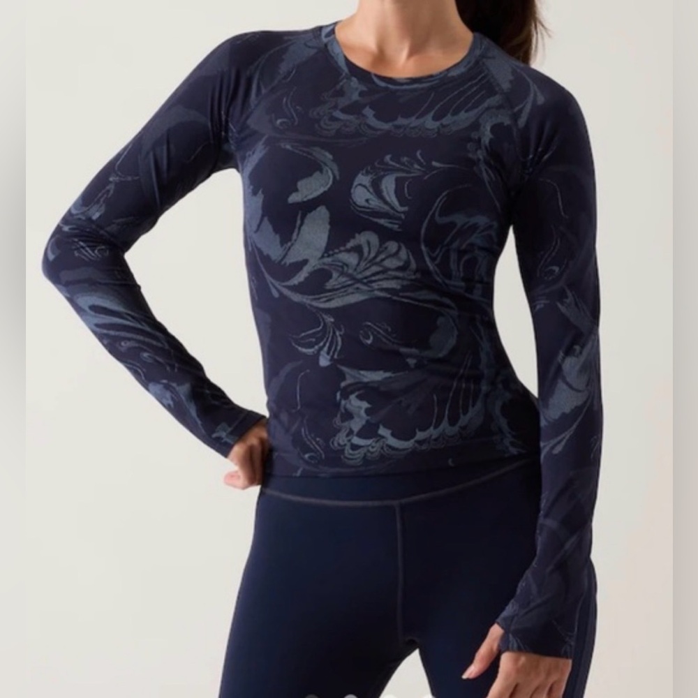 💙Athleta Navy Blue and Light Blue Long Sleeve Tee